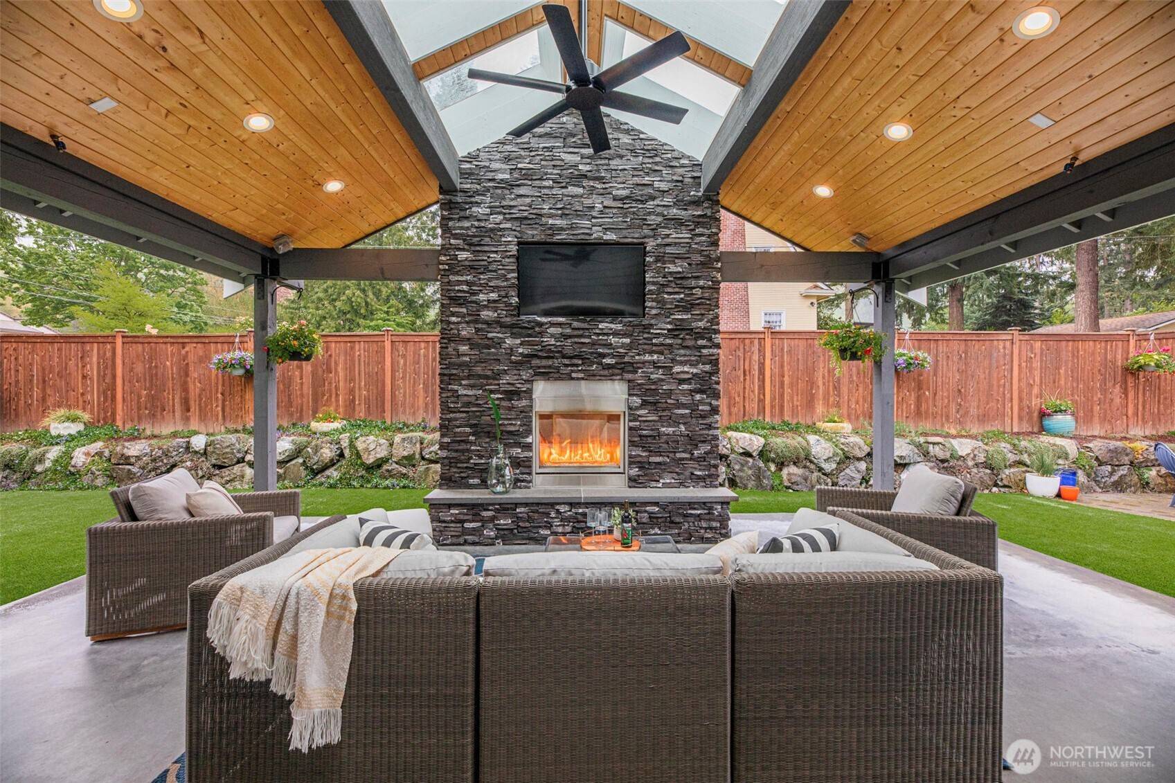 Woodinville, WA 98072,17084 140th CT NE