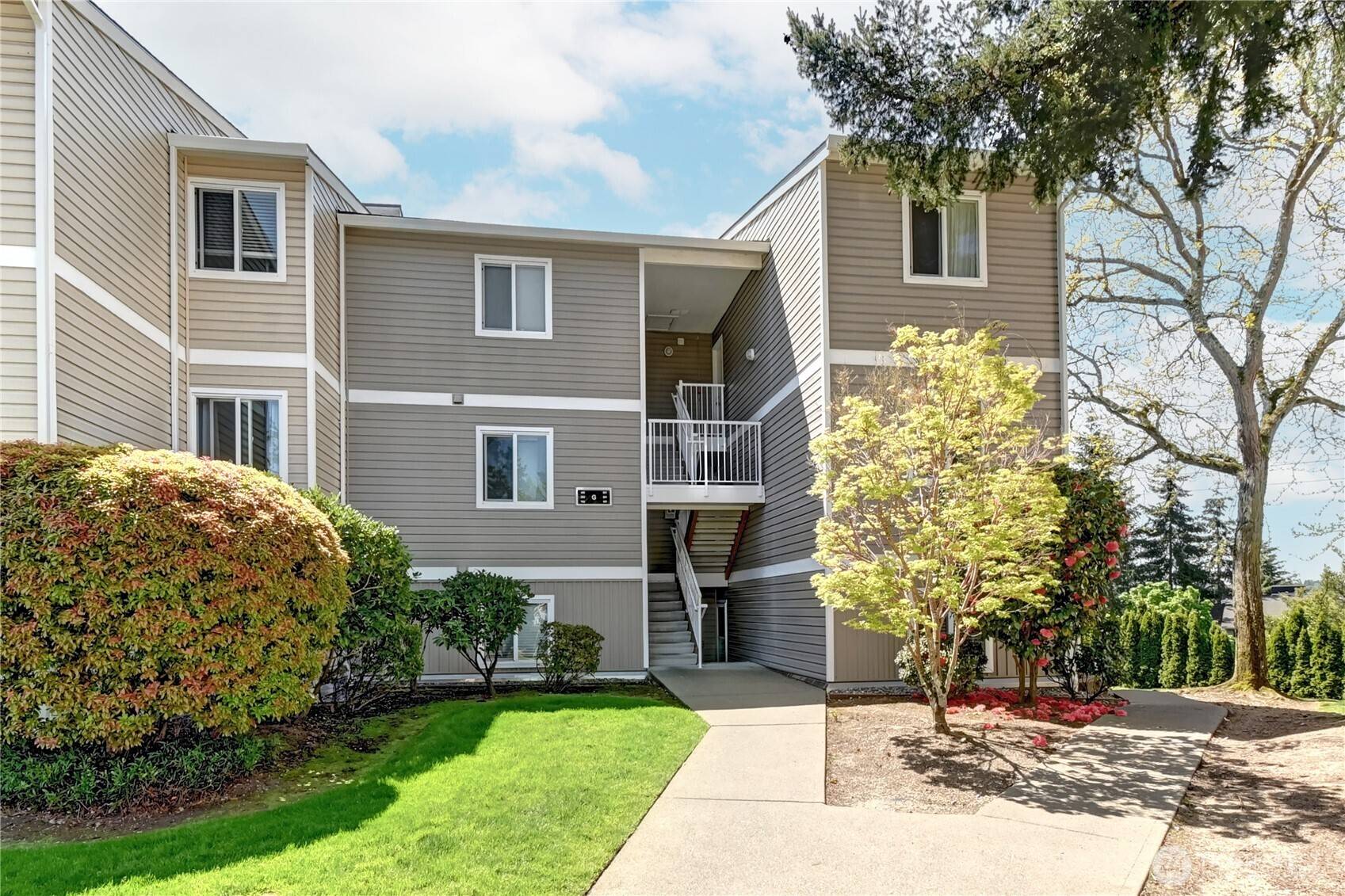 Kirkland, WA 98034,12429 NE 130th Court #G201