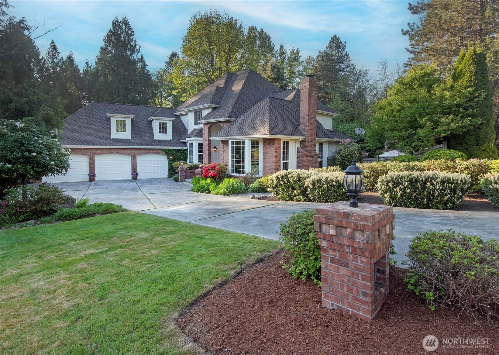 Woodinville, WA 98077,12938 196th CT NE
