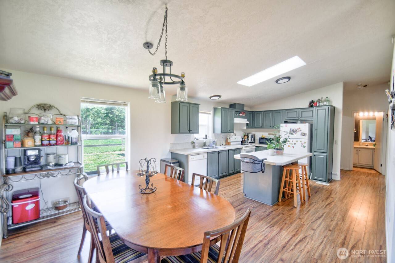Chehalis, WA 98532,117 Hewitt RD