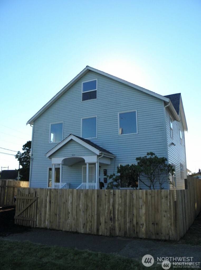 Aberdeen, WA 98520,307 N E ST