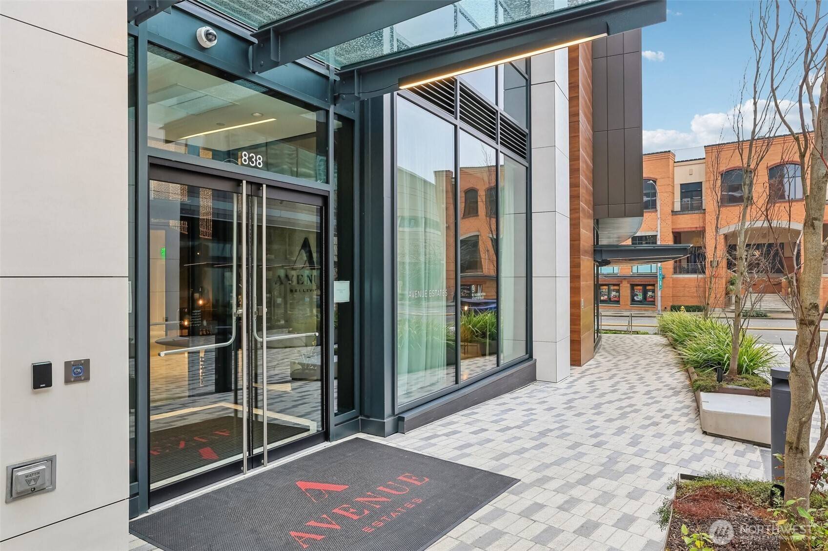 Bellevue, WA 98004,838 Avenue Square NE #1403