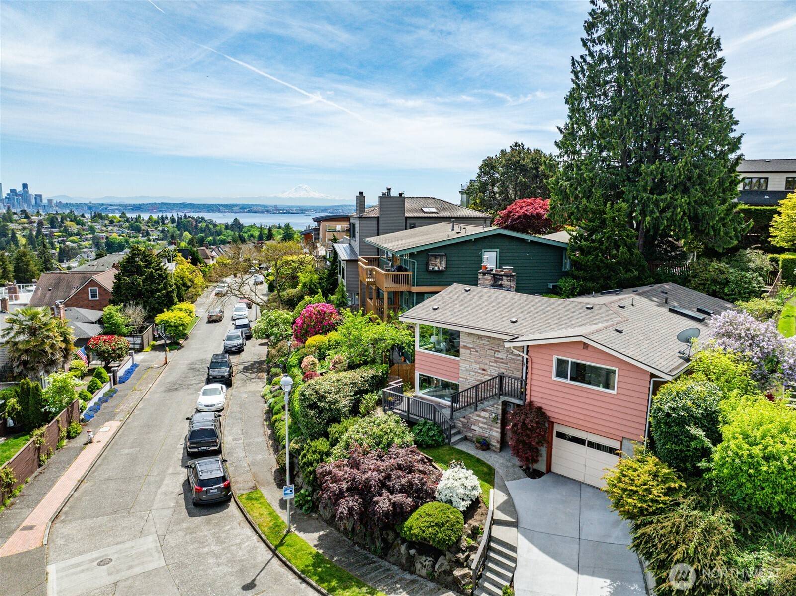 Seattle, WA 98199,2537 Montavista PL W