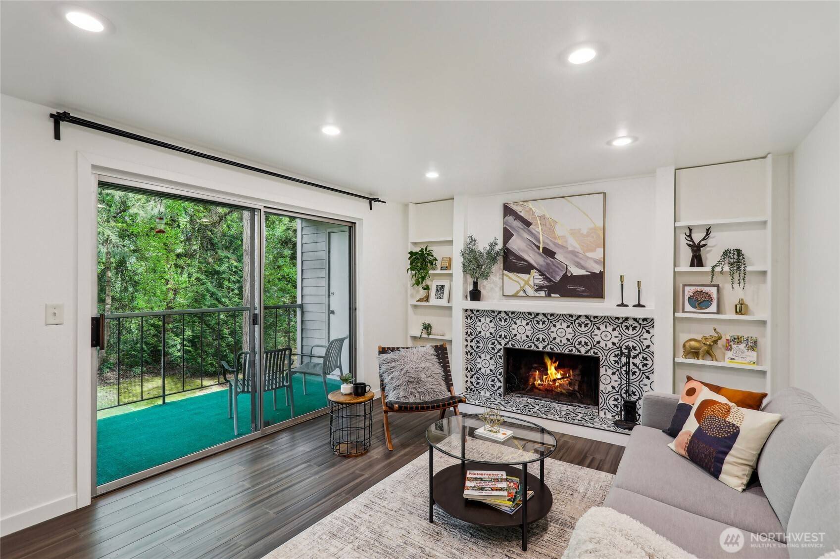 Issaquah, WA 98027,4717 W Lake Sammamish Pkwy SE #C202