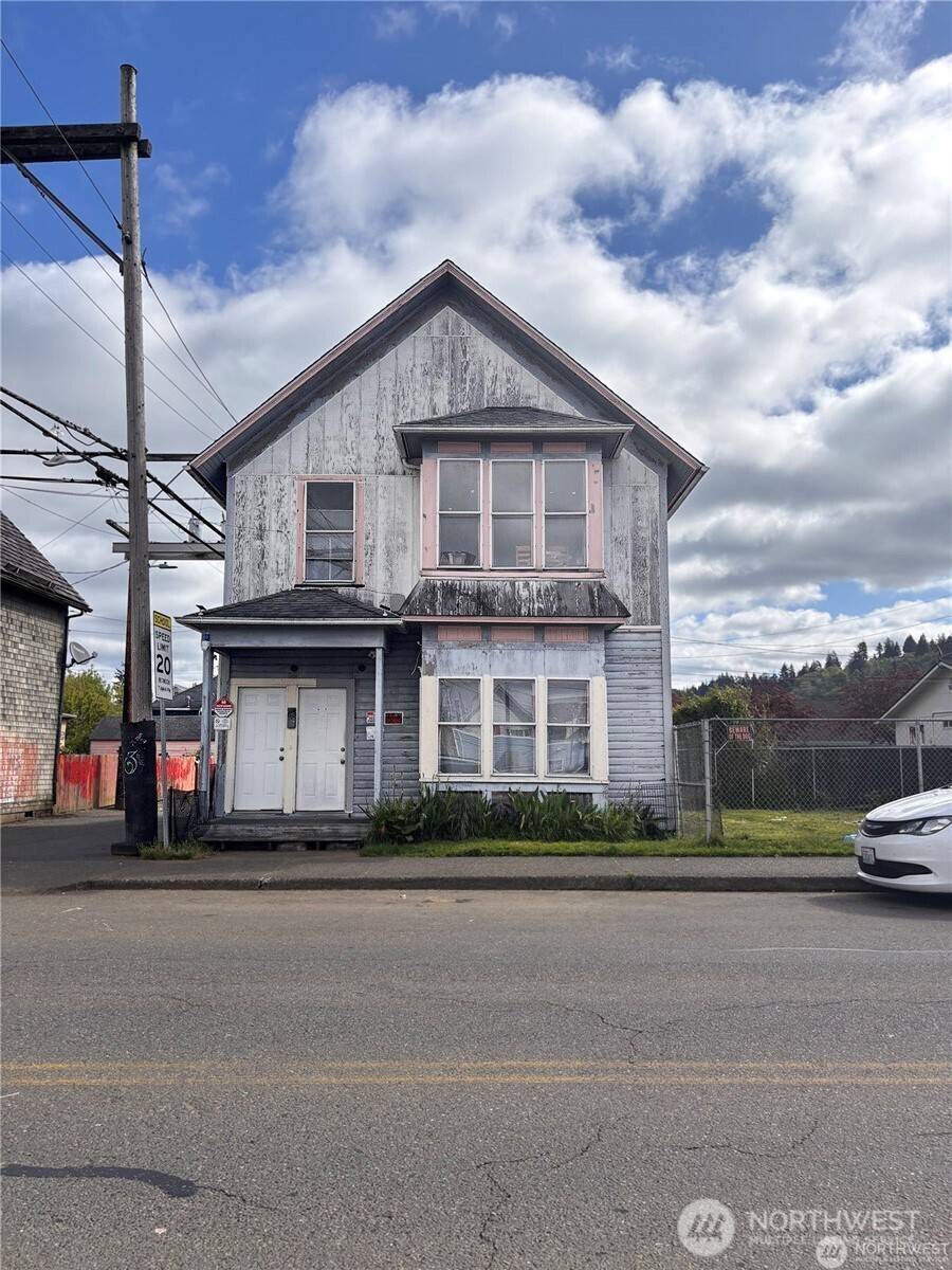 Aberdeen, WA 98520,208 N F ST