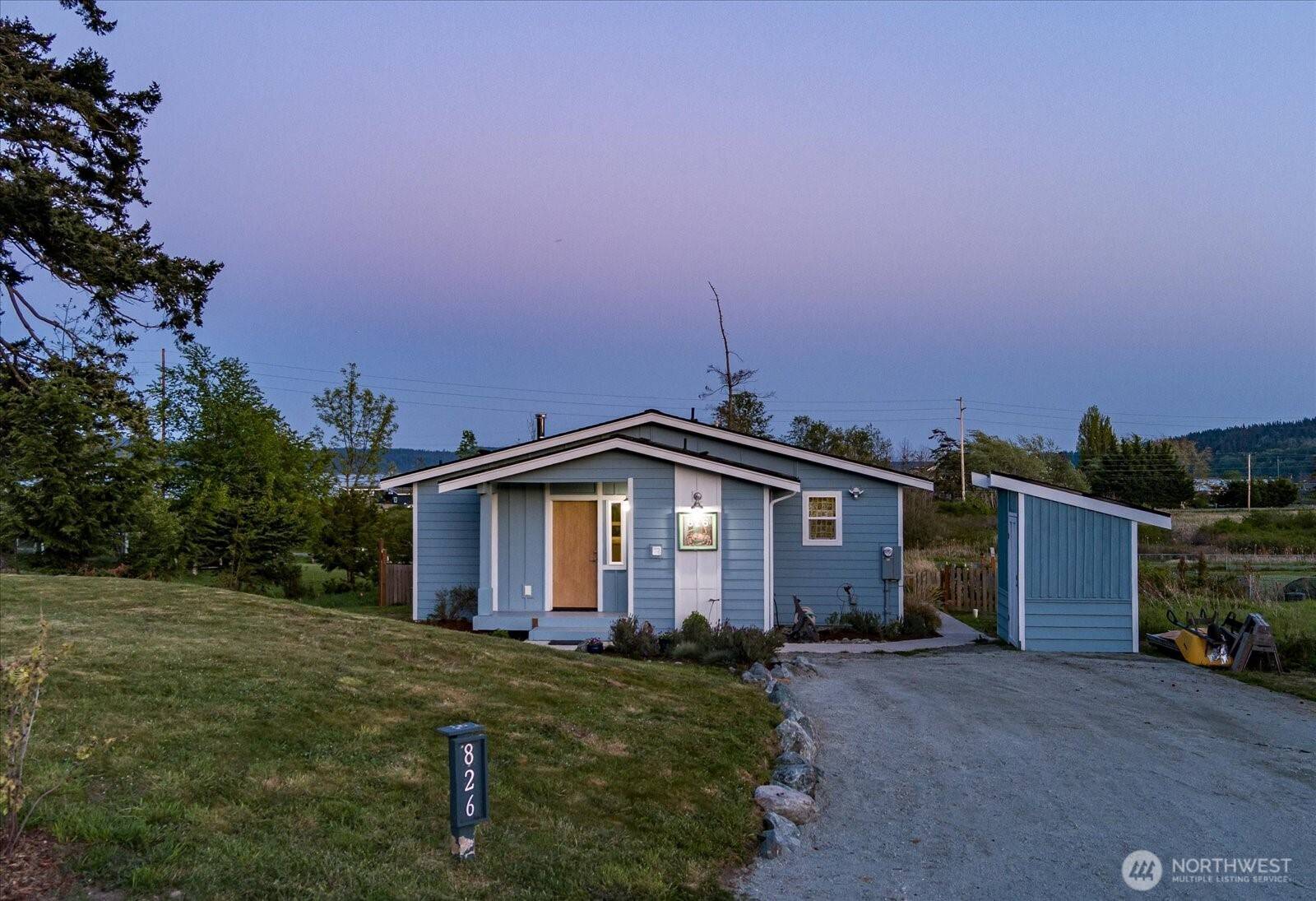 Greenbank, WA 98253,826 Farmington DR