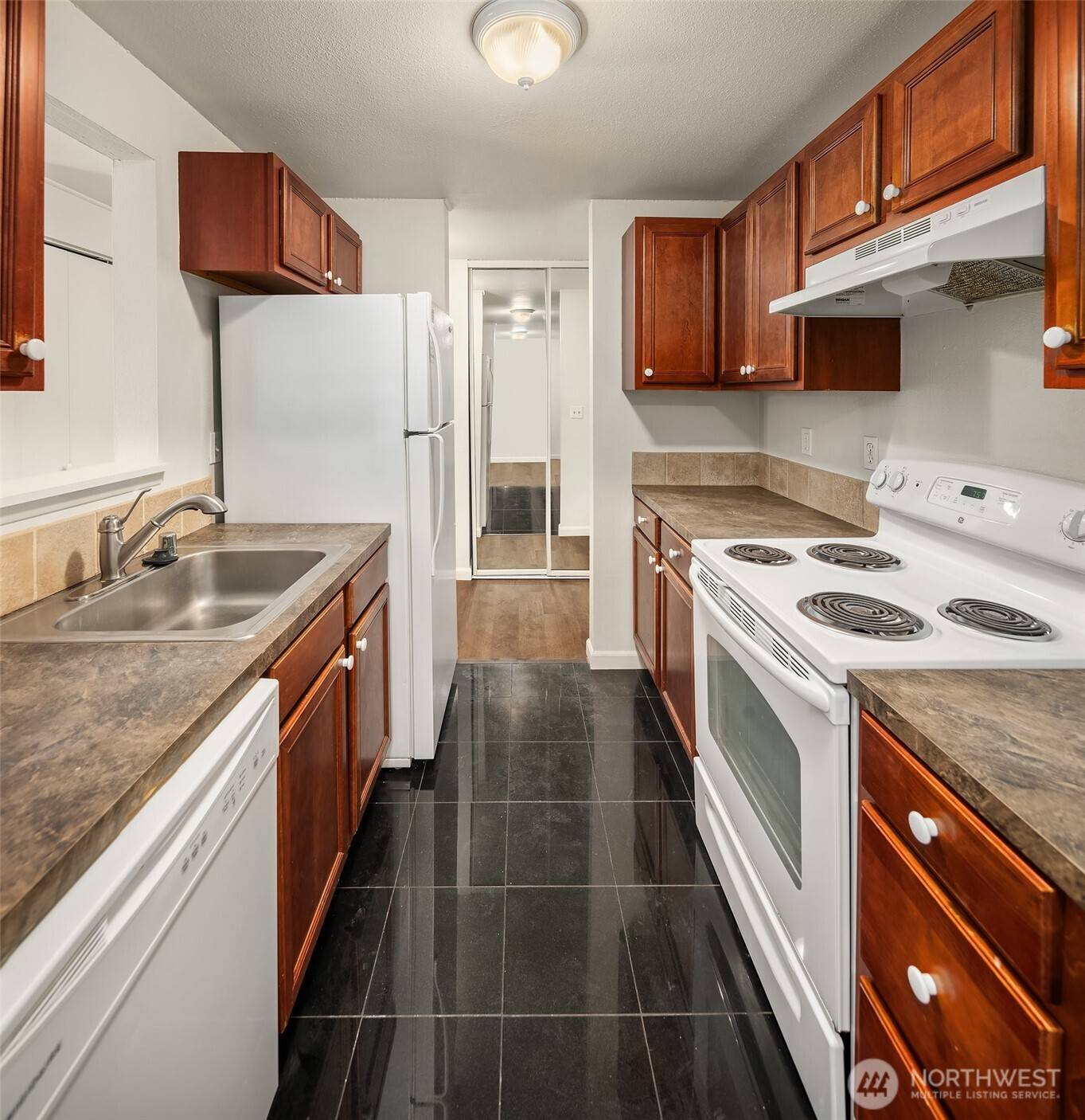 University Place, WA 98466,4501 Grandview DR W #T-105