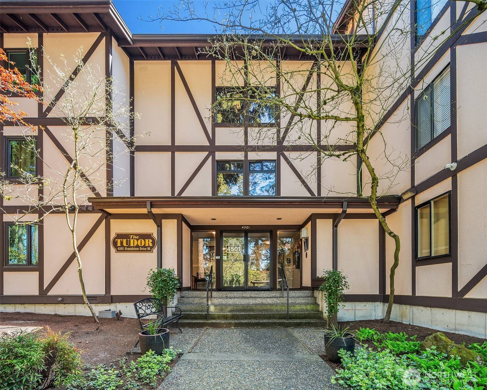University Place, WA 98466,4501 Grandview DR W #T-105