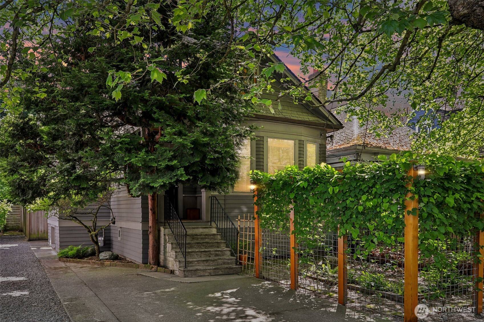 Seattle, WA 98102,118 10th AVE E