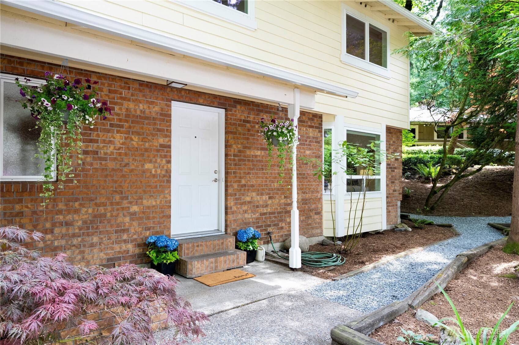 Mercer Island, WA 98040,9930 SE 40th ST