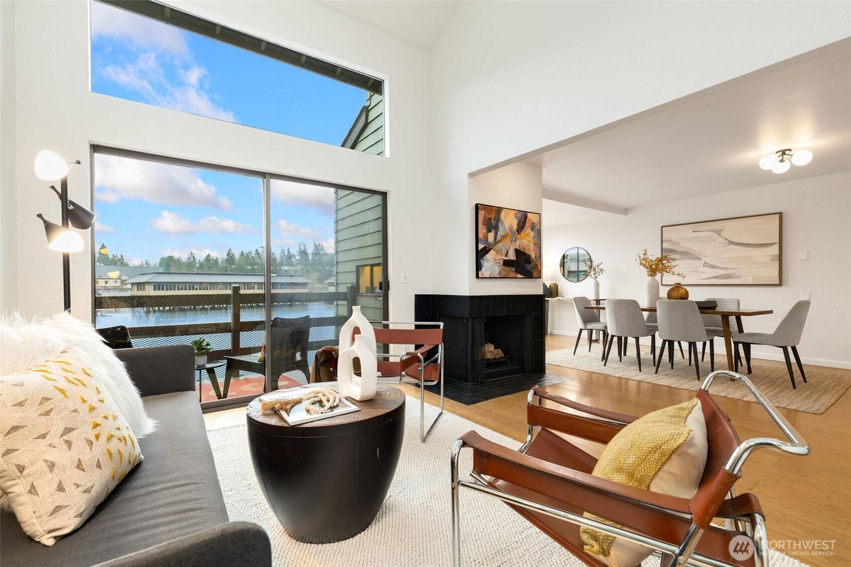 Bellevue, WA 98005,7 Lake Bellevue DR #208
