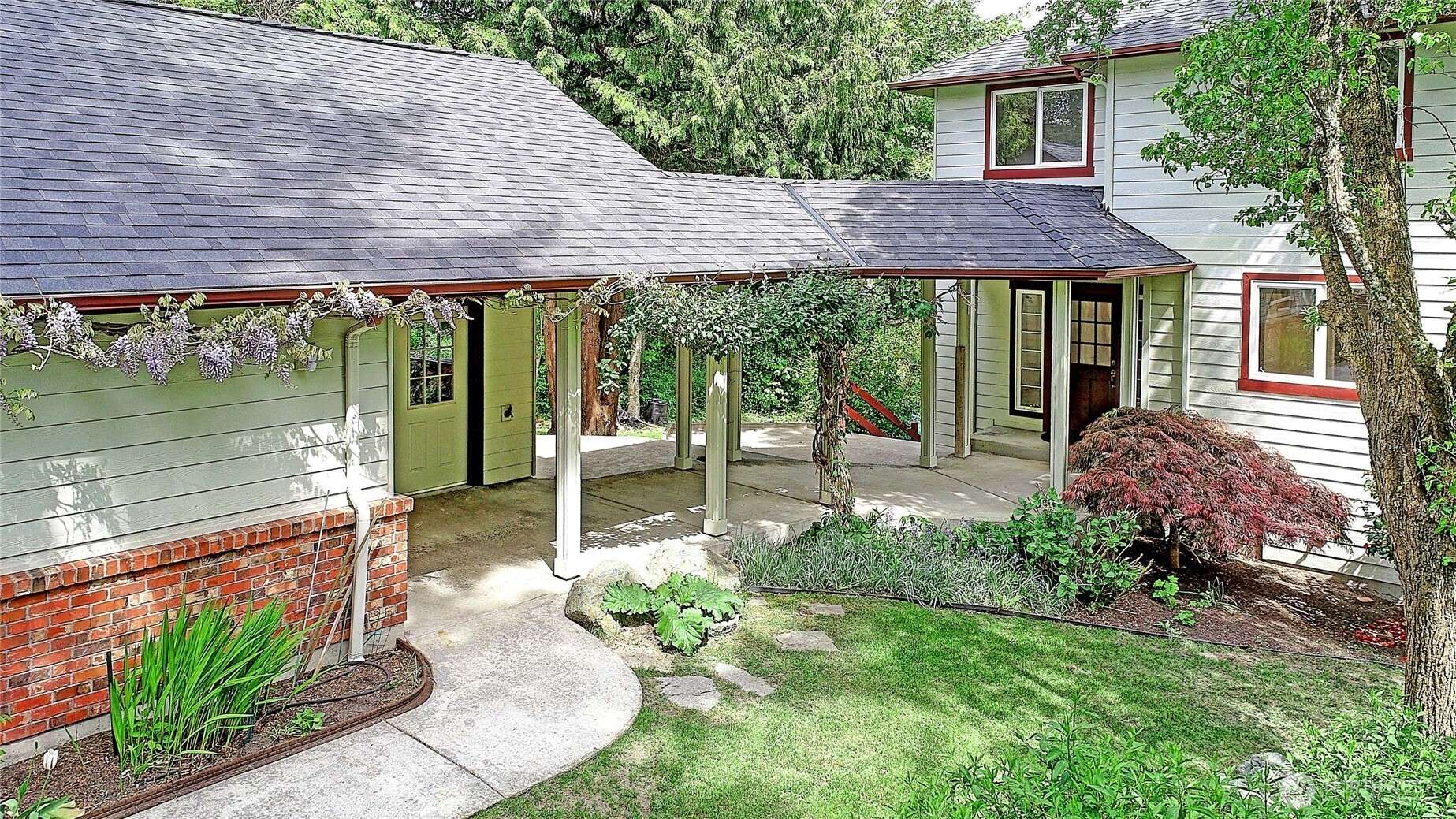 Camano Island, WA 98282,955 Michael WAY