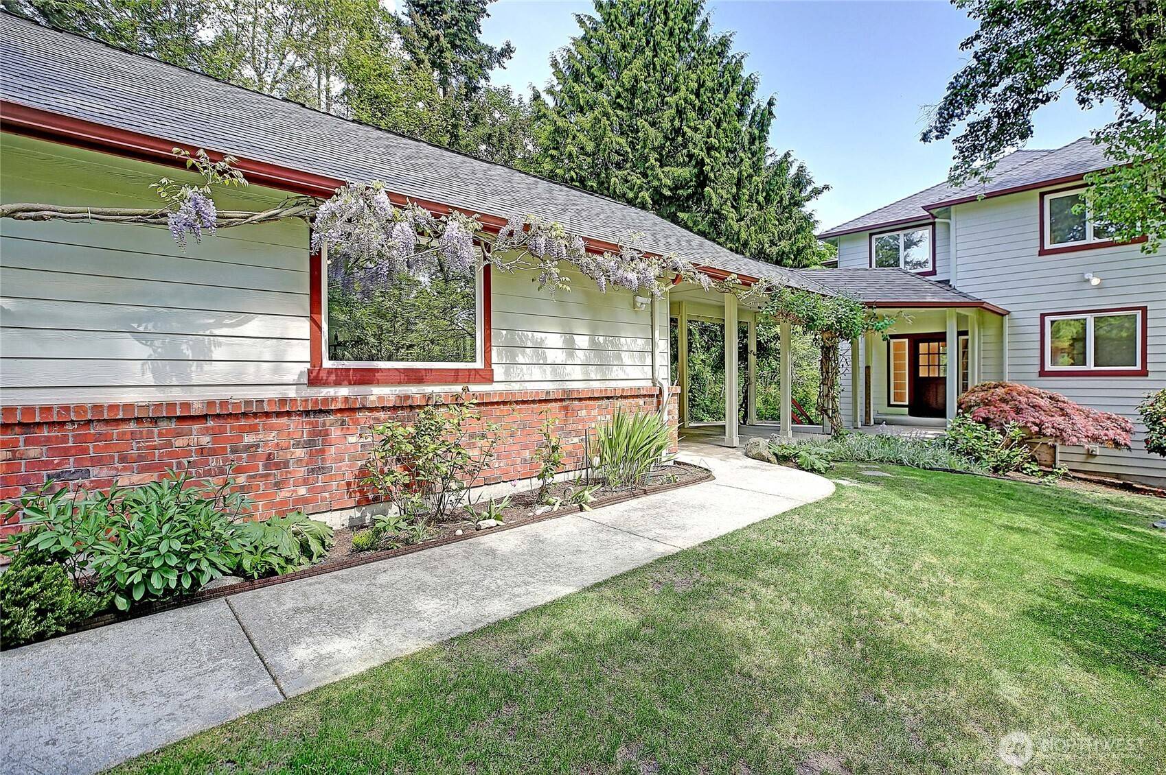 Camano Island, WA 98282,955 Michael WAY