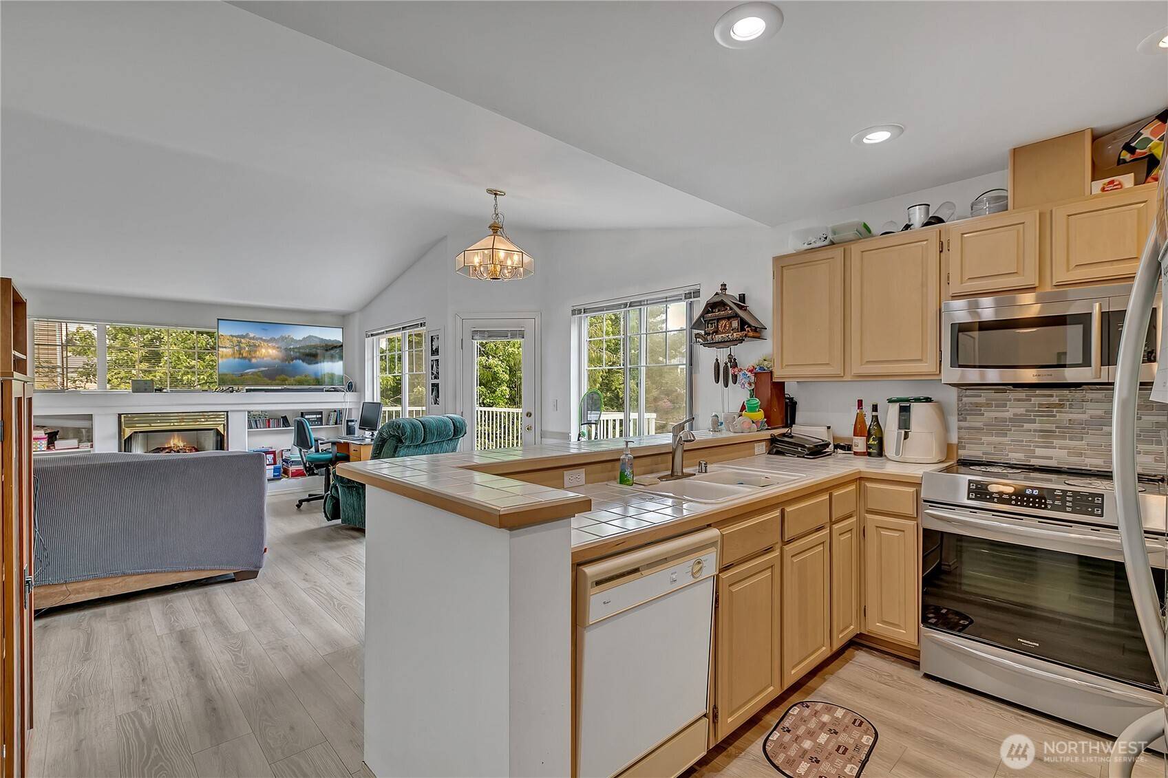 Mukilteo, WA 98275,5400 Harbour Pointe BLVD #F202