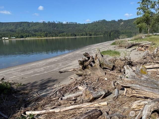 Cathlamet, WA 98612,293 N Welcome Slough RD