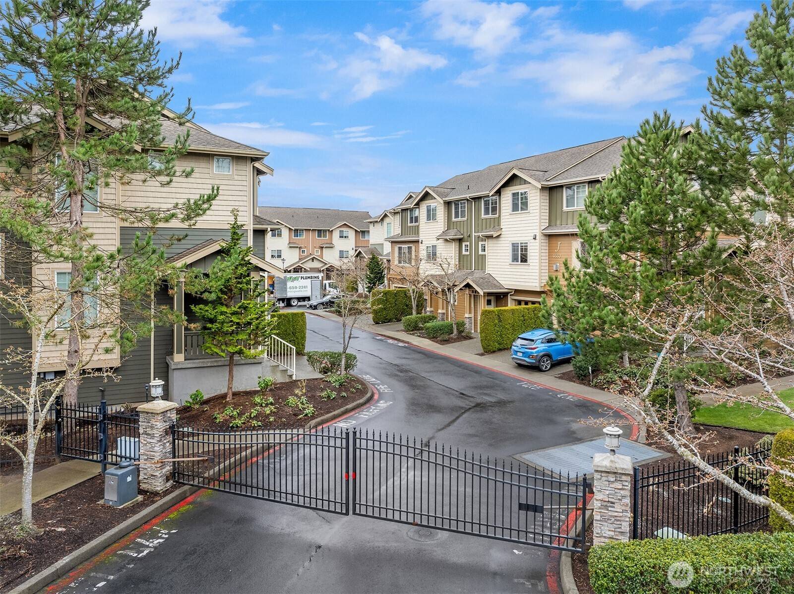 Renton, WA 98059,4650 NE 3rd LN #F4