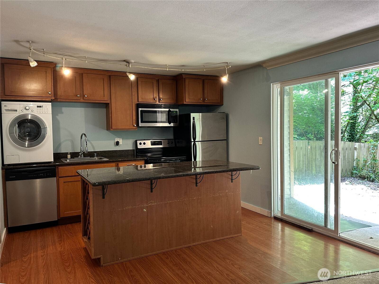 Des Moines, WA 98198,23453 16th AVE S #A102