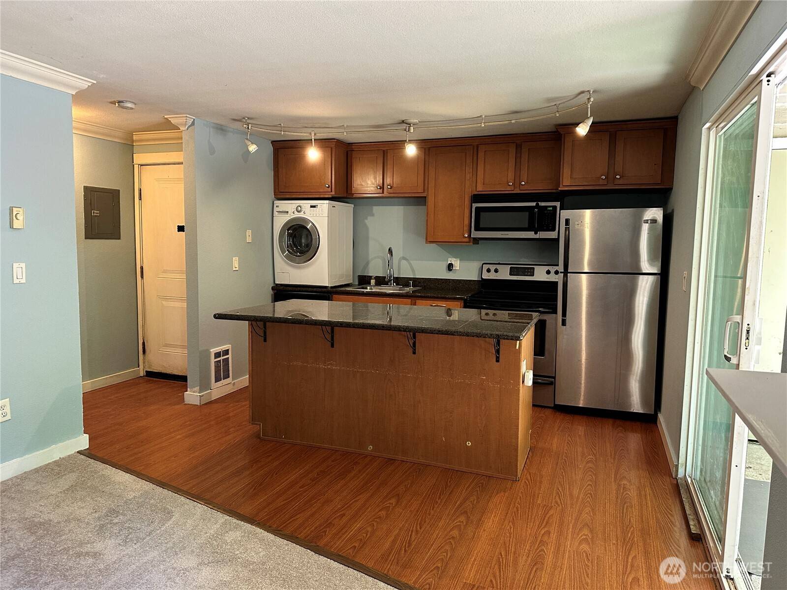 Des Moines, WA 98198,23453 16th AVE S #A102
