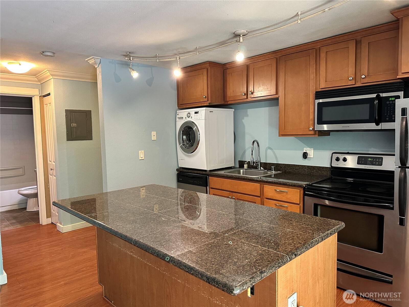 Des Moines, WA 98198,23453 16th AVE S #A102