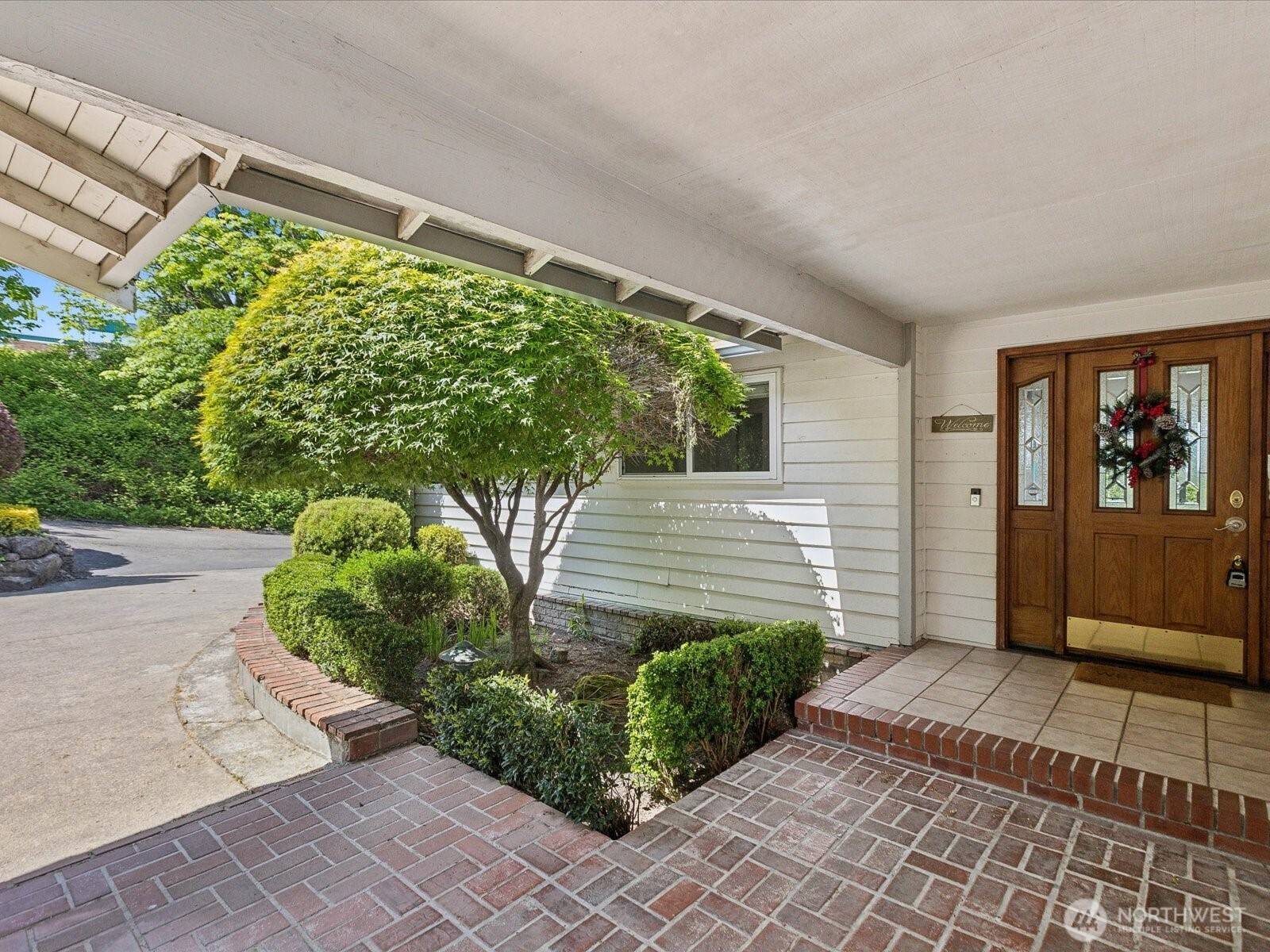 Seattle, WA 98178,8205 S 123rd PL