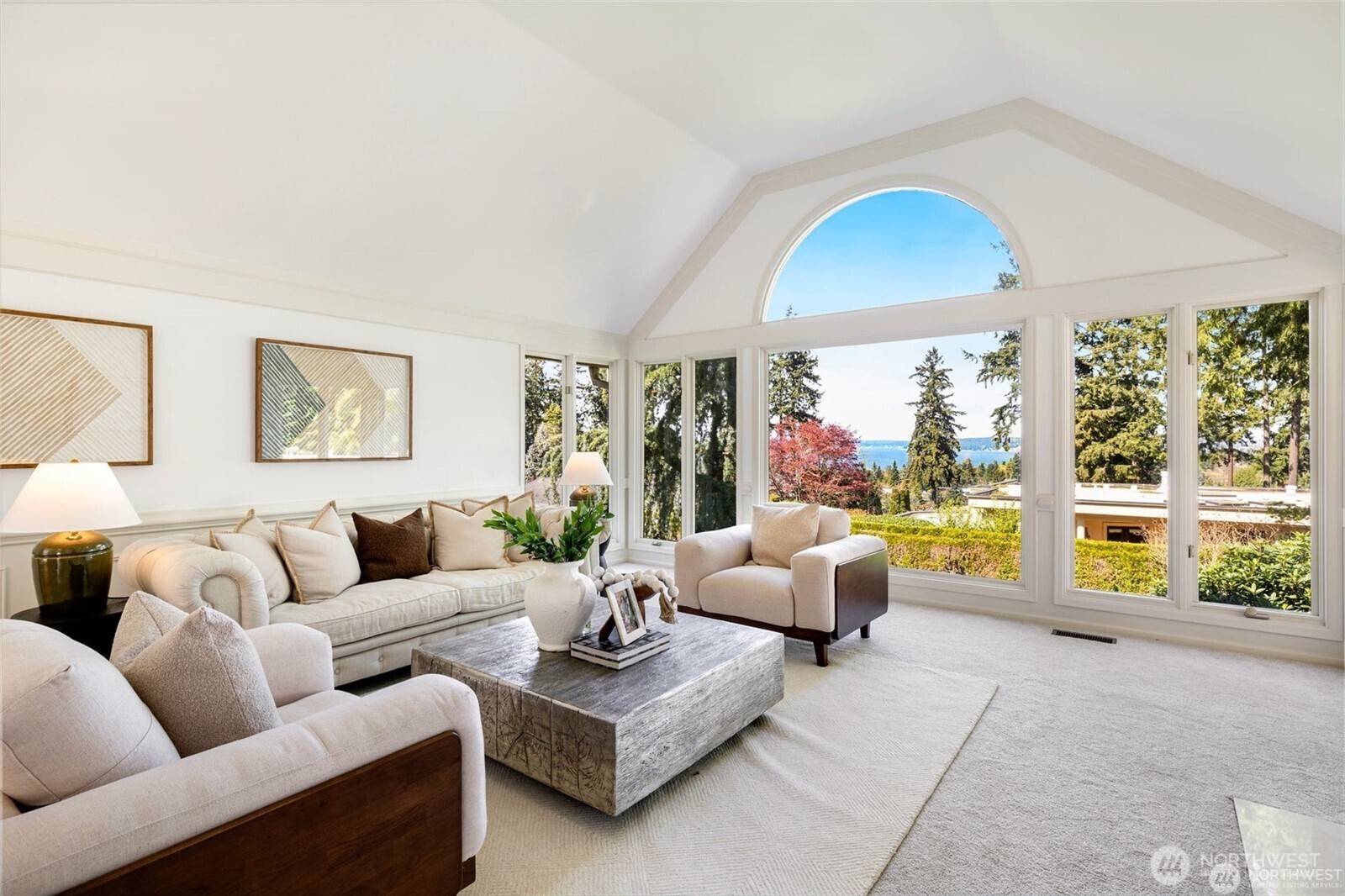 Clyde Hill, WA 98004,9416 NE 25th ST