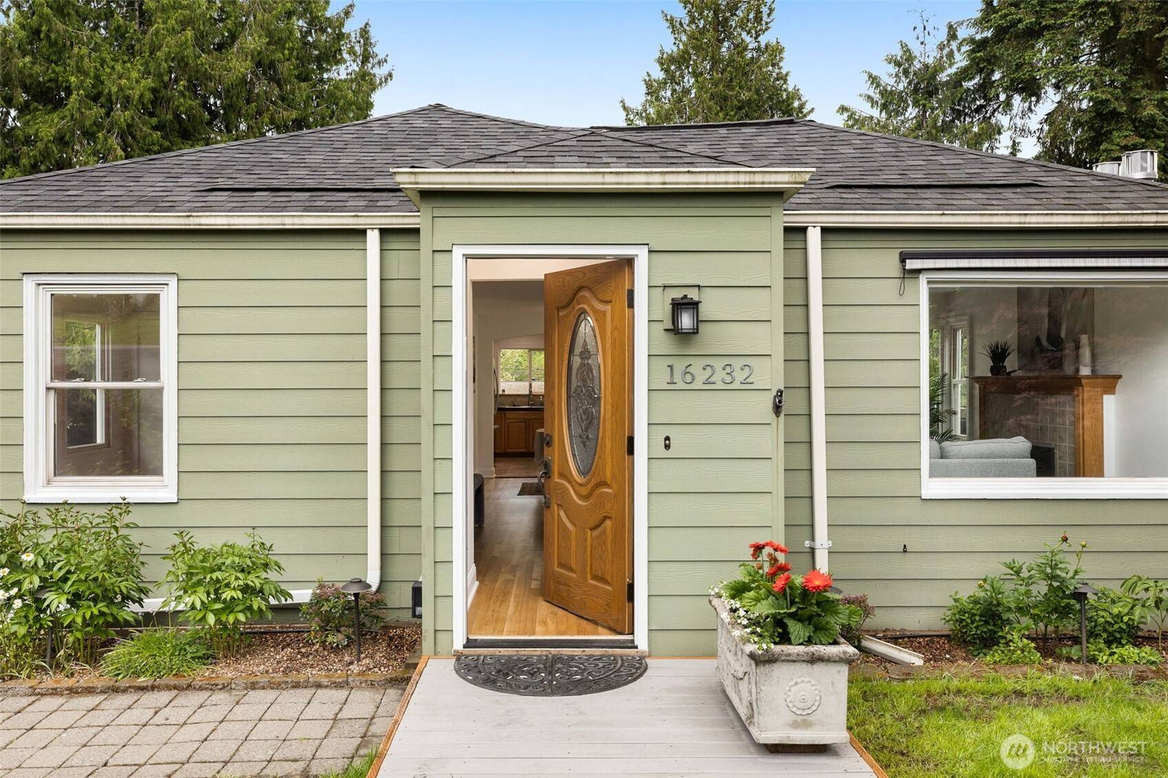 Shoreline, WA 98155,16232 10th AVE NE
