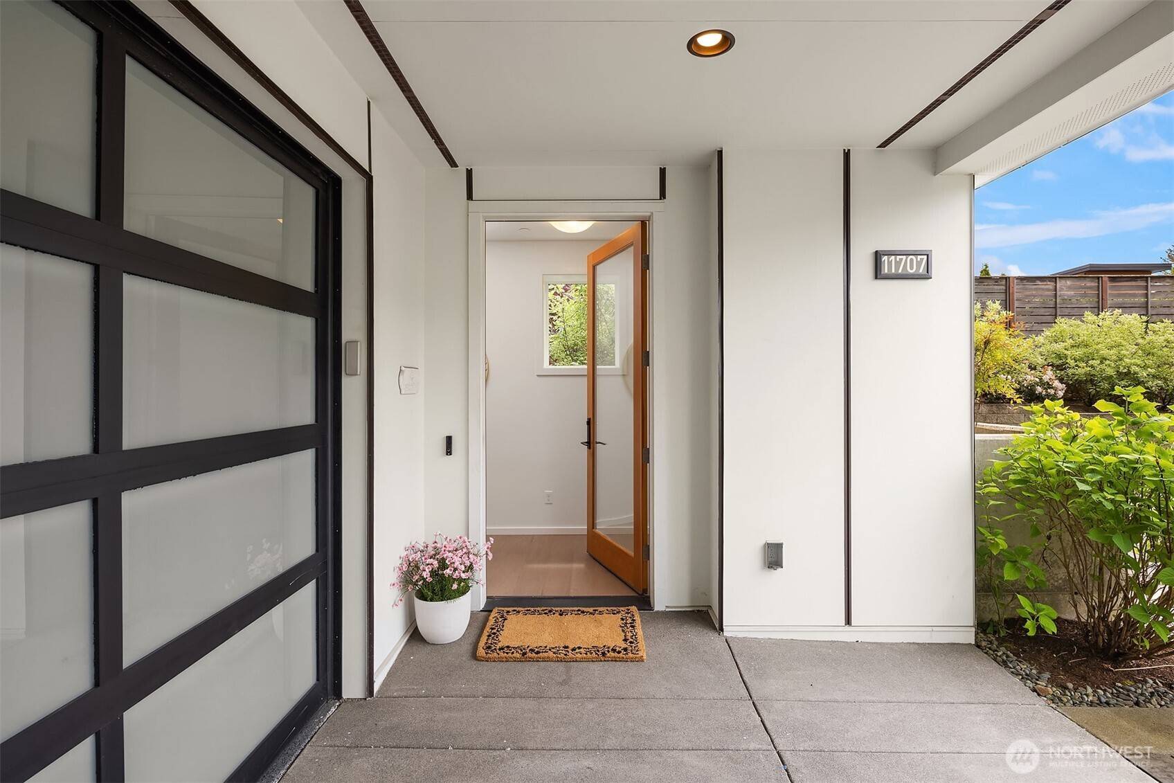 Kirkland, WA 98033,11707 NE 78th CT #2