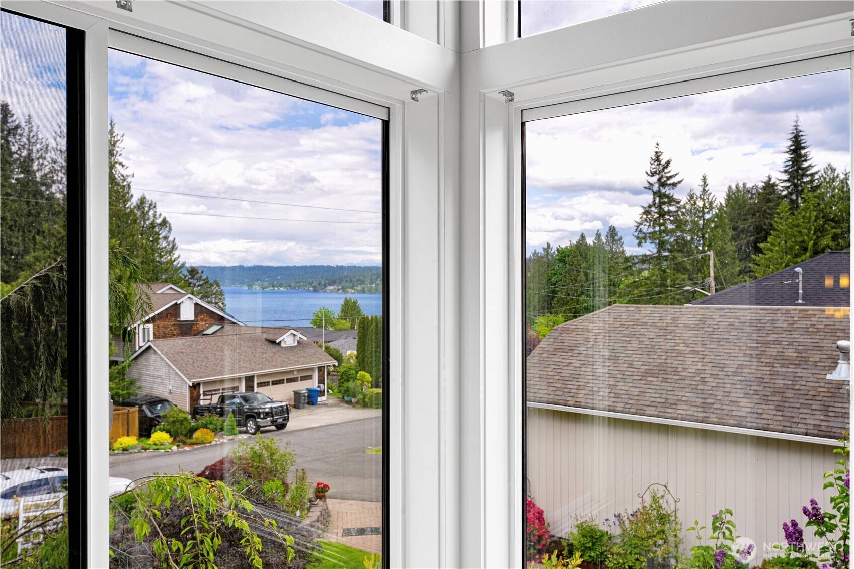 Bellevue, WA 98008,16915 SE 39TH ST