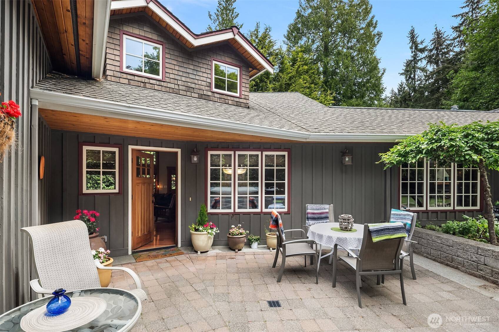 Edmonds, WA 98020,10517 Robbers Roost RD