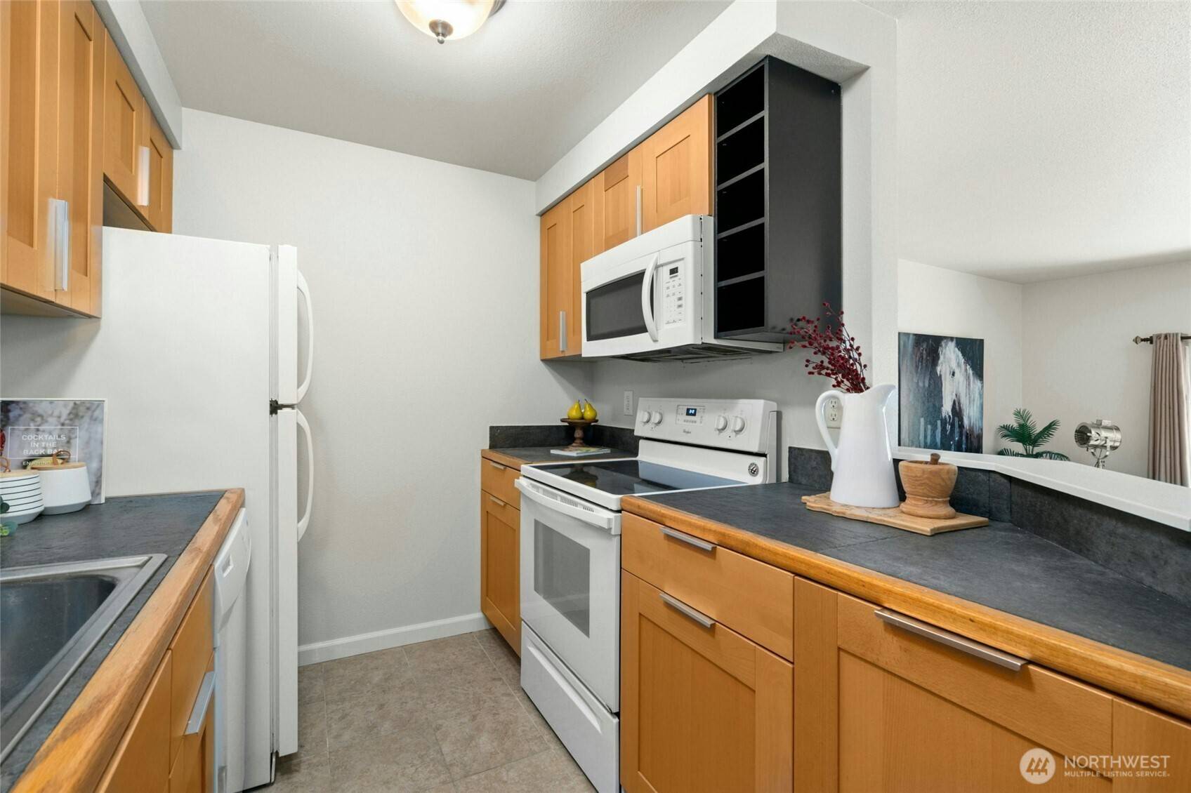 Kirkland, WA 98034,12044 96th AVE NE #211