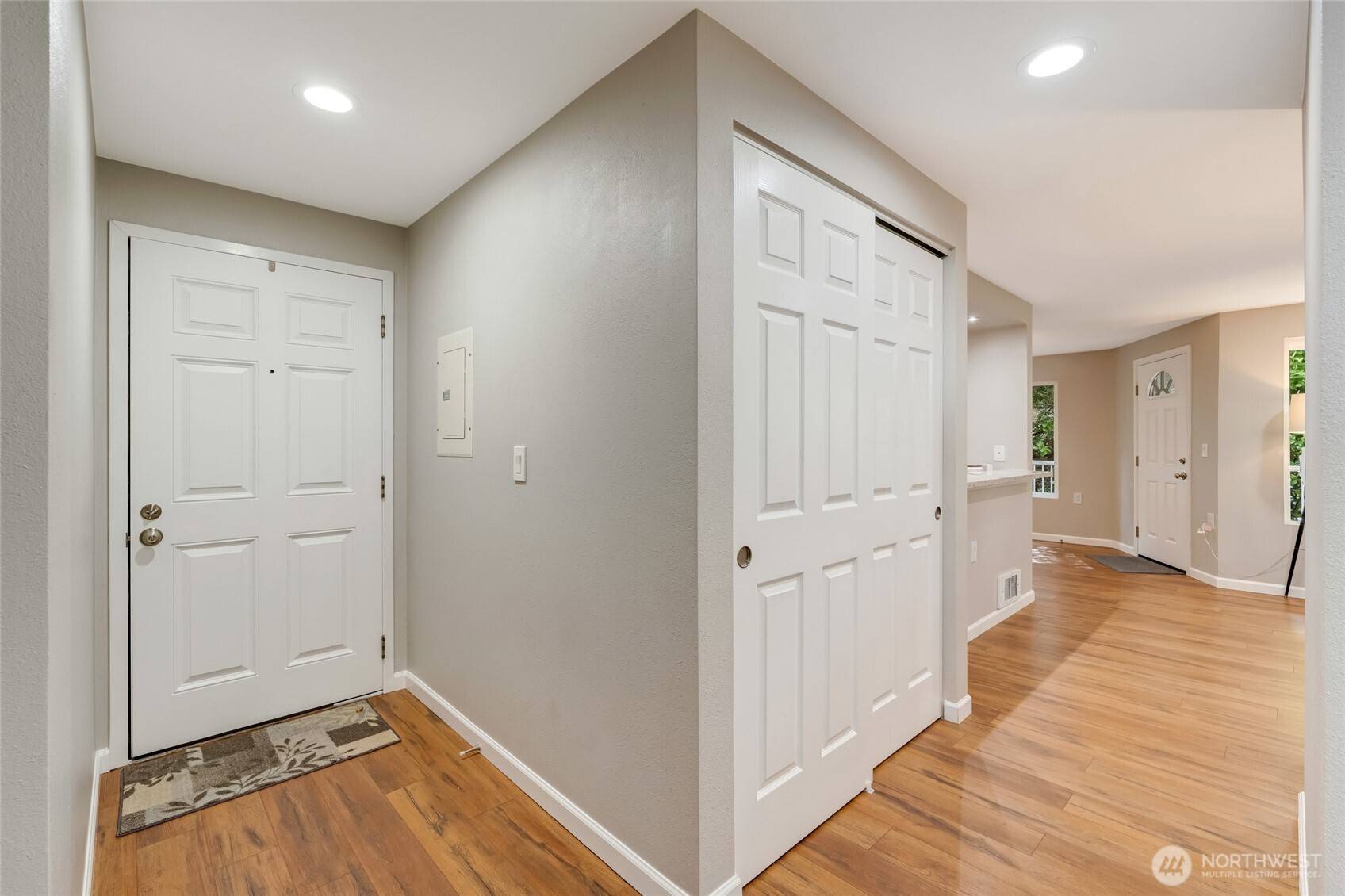 Kirkland, WA 98034,12724 NE 144th ST #E-104