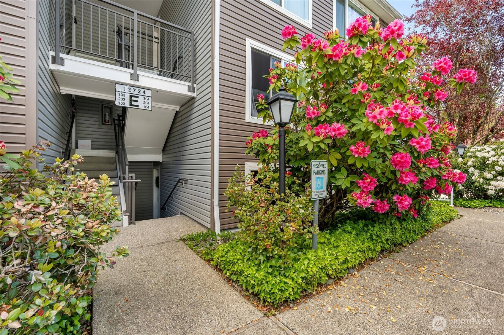 Kirkland, WA 98034,12724 NE 144th ST #E-104