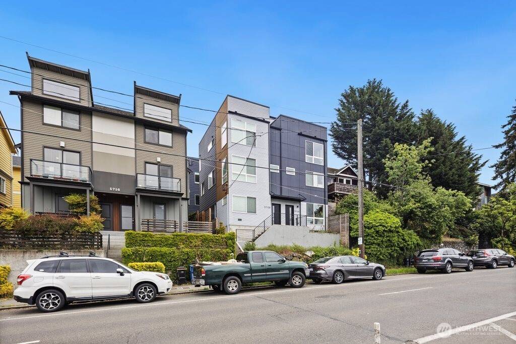 Seattle, WA 98105,5710 Roosevelt WAY NE #B