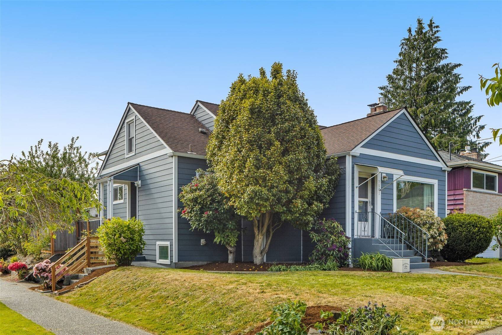 Seattle, WA 98117,7501 26th AVE NW