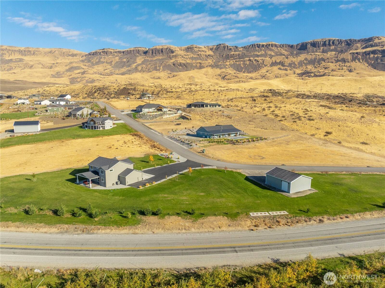 East Wenatchee, WA 98802,470 S Partridge LN