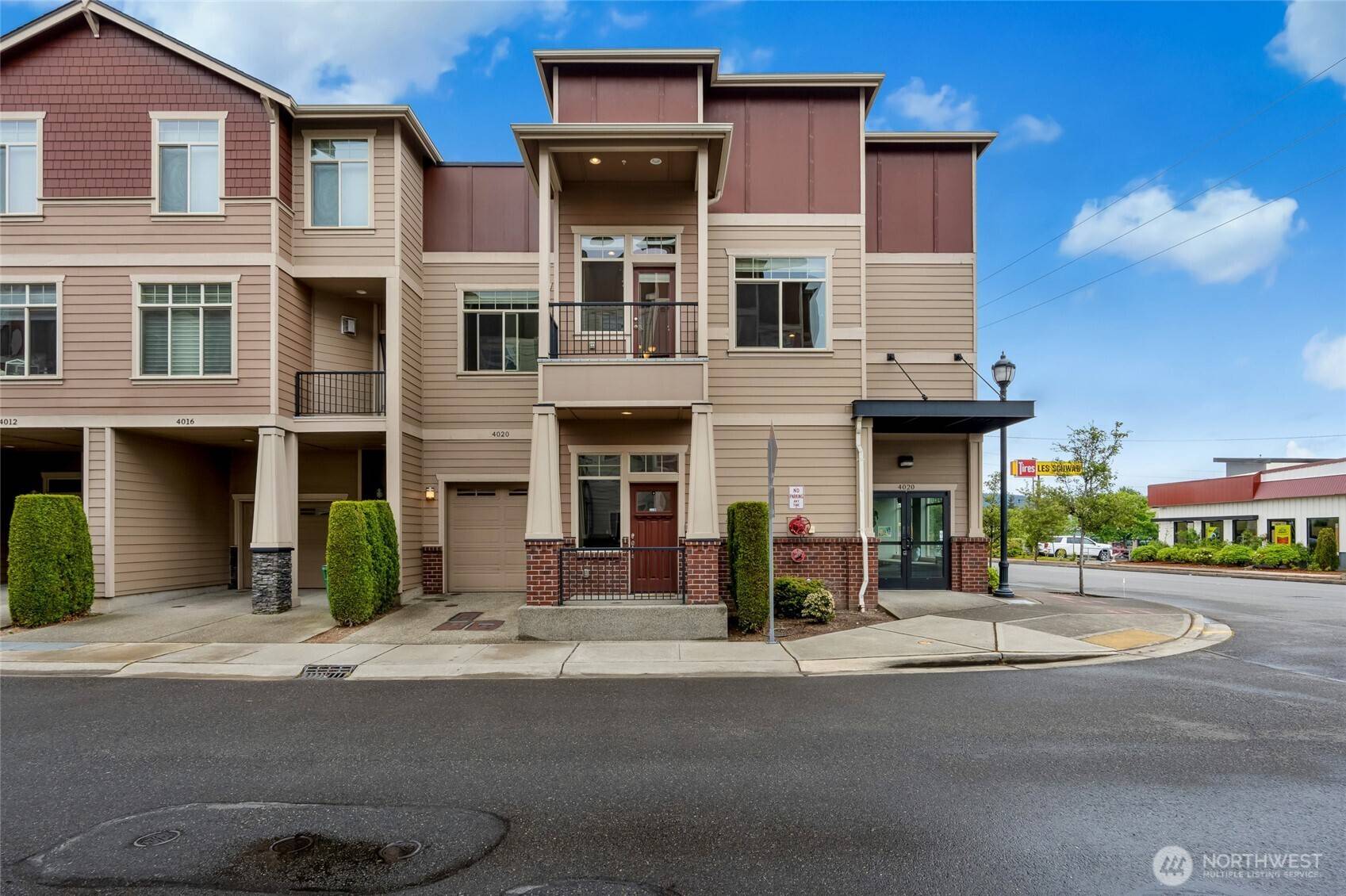 Renton, WA 98056,4020 NE 3rd PL #B