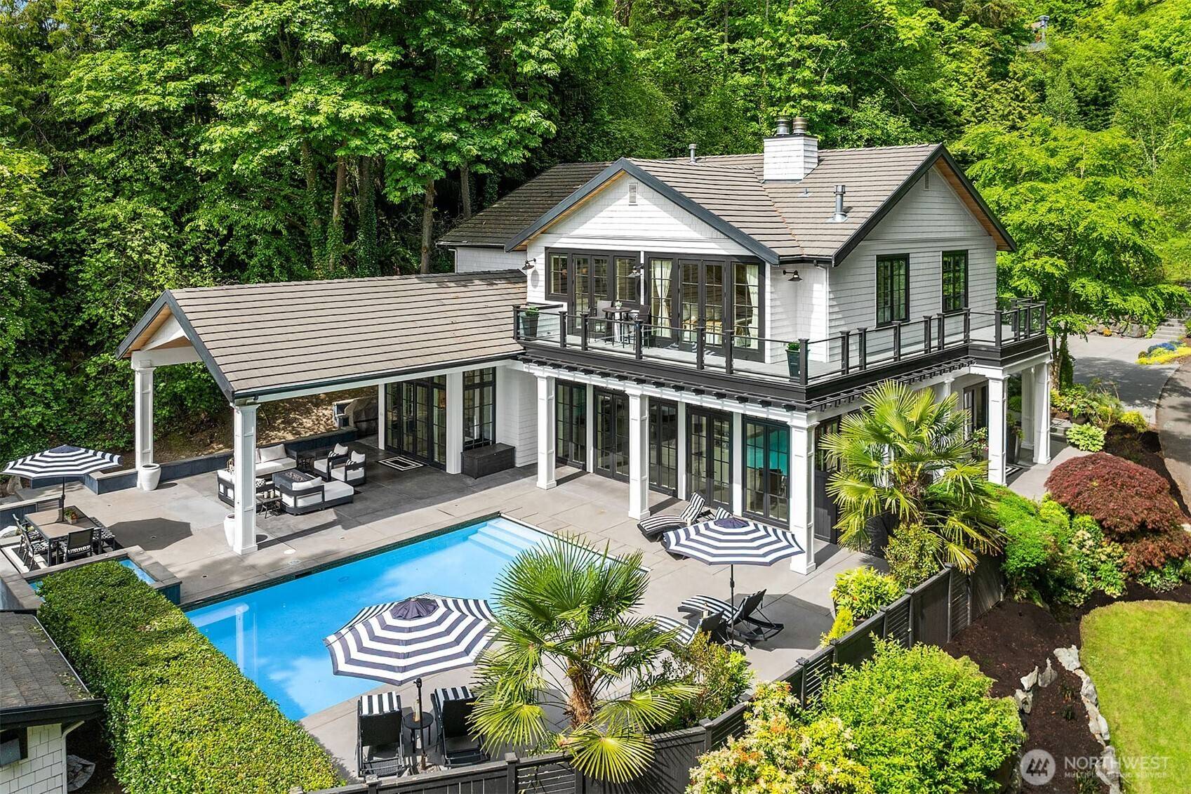 Mercer Island, WA 98040,4207 Holly LN