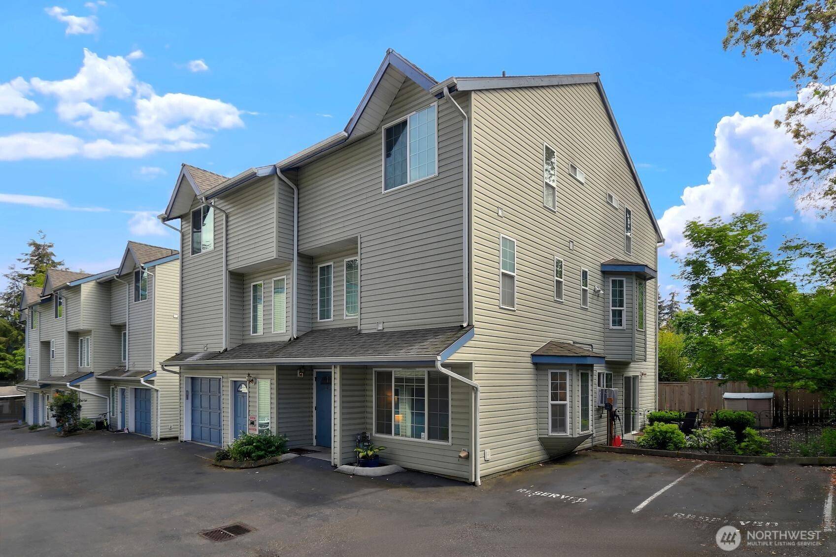Seattle, WA 98125,12549 Roosevelt WAY NE #13