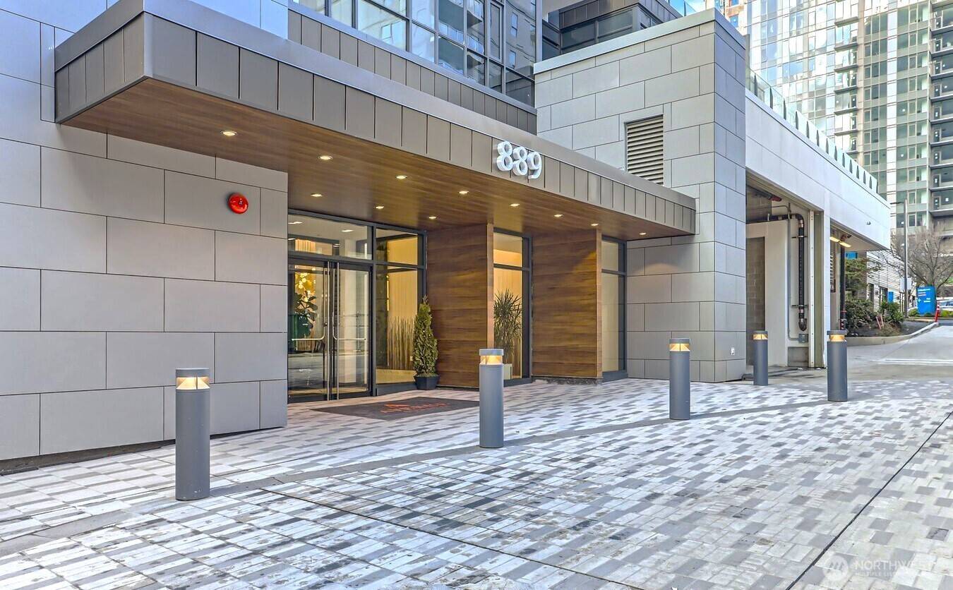 Bellevue, WA 98004,889 Avenue Square (103rd) AVE NE #909