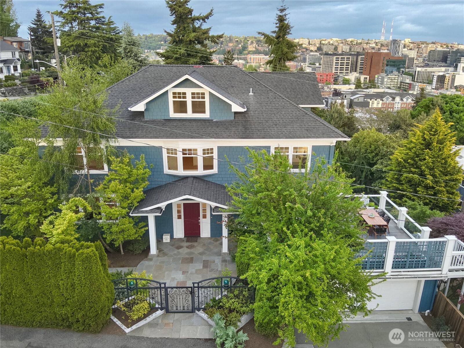 Seattle, WA 98109,922 Nob Hill AVE N