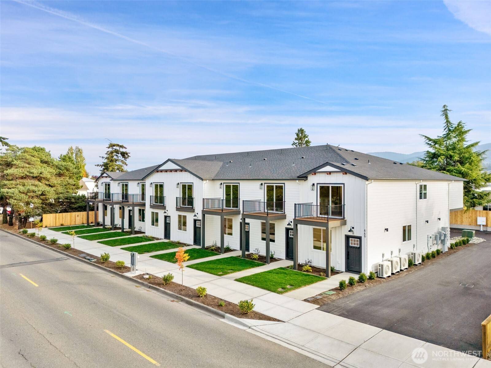 Sequim, WA 98382,669 W Hendrickson #7