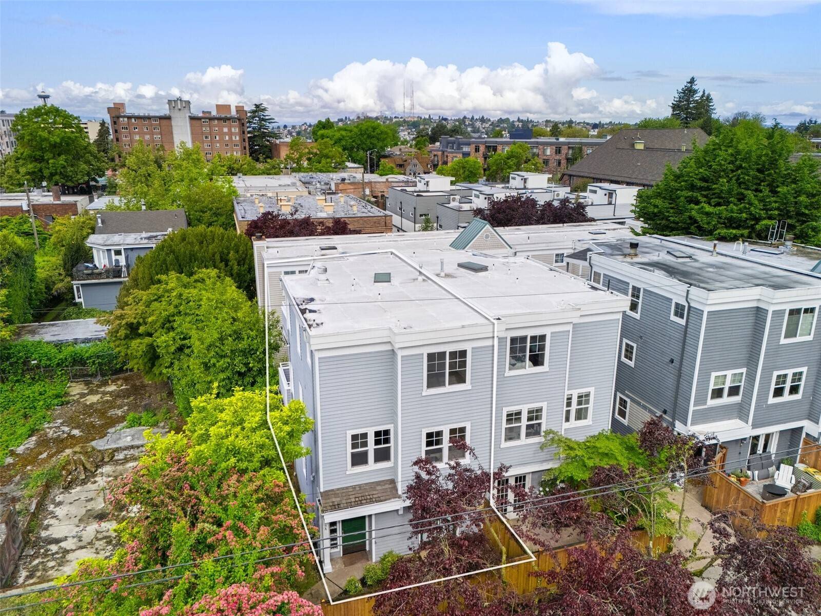 Seattle, WA 98102,615 Federal AVE E #A
