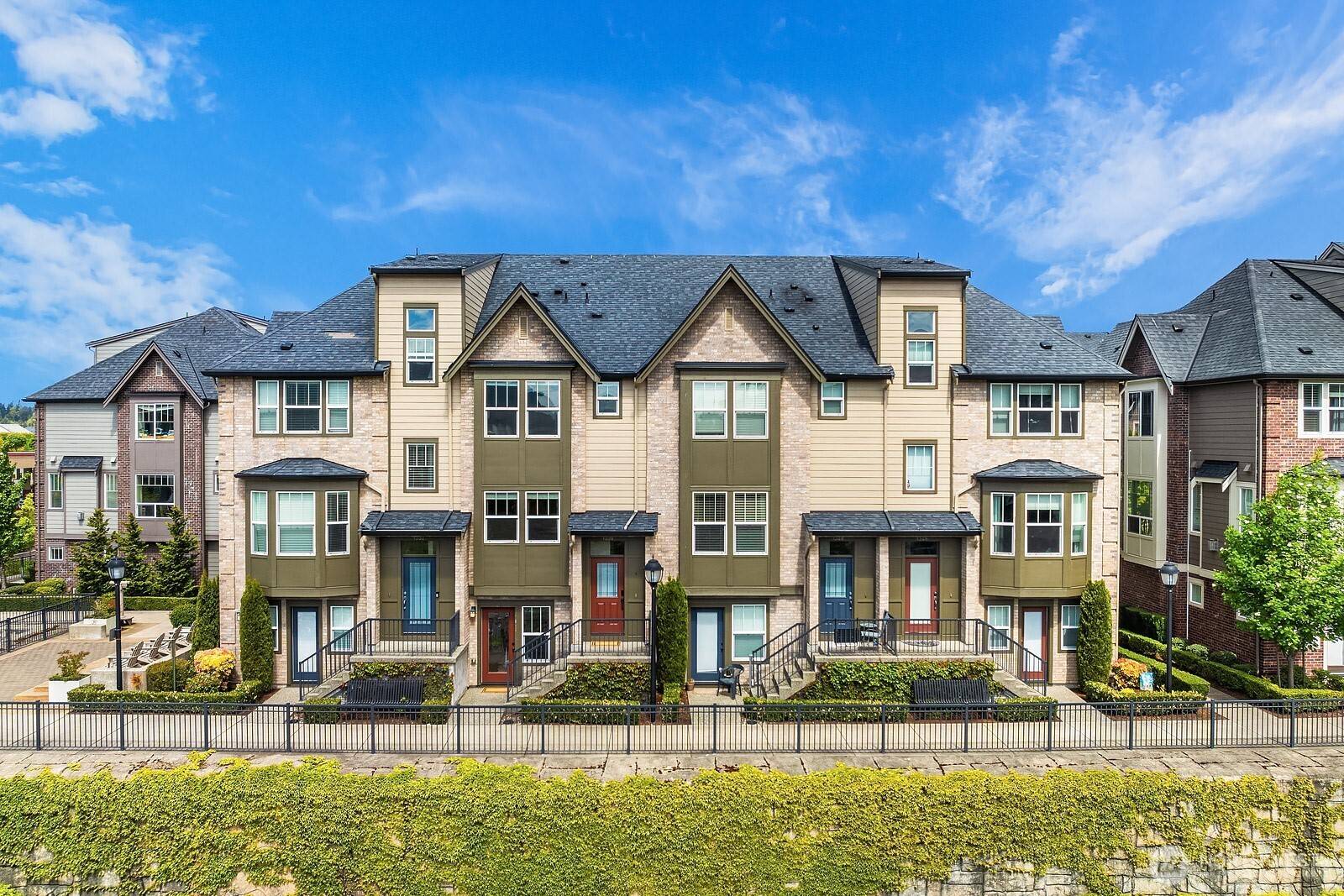 Issaquah, WA 98029,1330 Williamsburg Walk NE