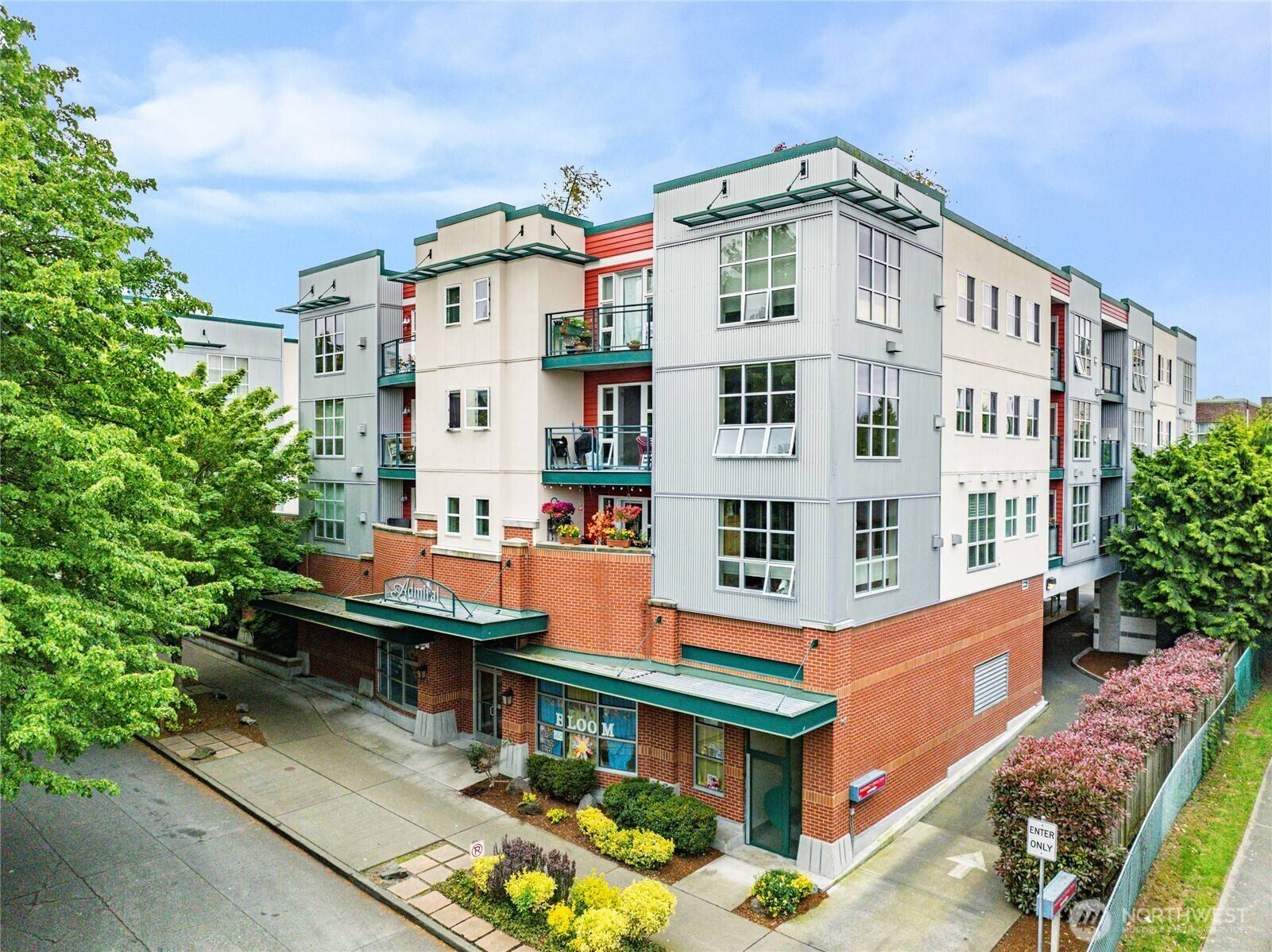Seattle, WA 98116,2331 42nd AVE SW #403