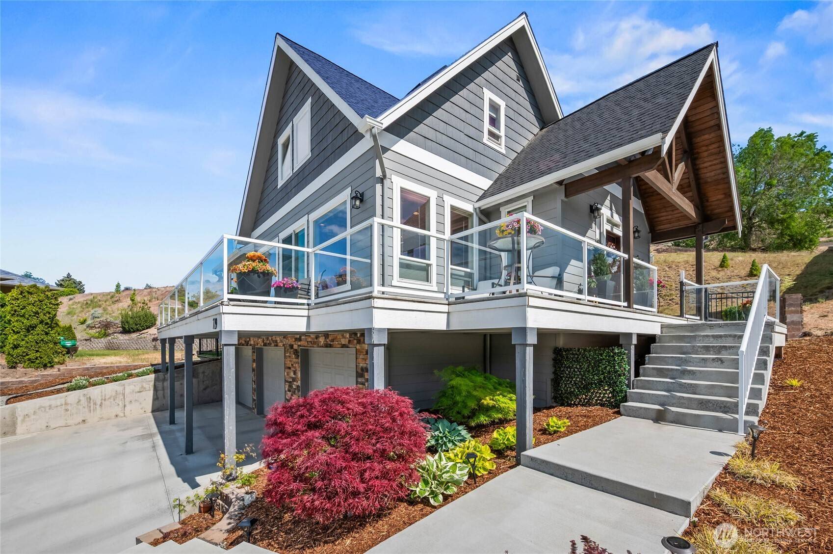 East Wenatchee, WA 98802,719 19th ST NE