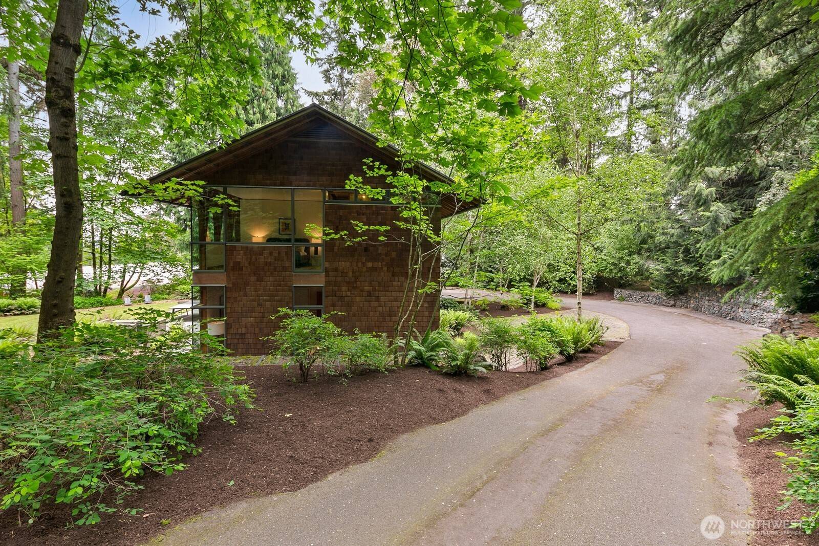 Kirkland, WA 98033,4525 NE 112th AVE