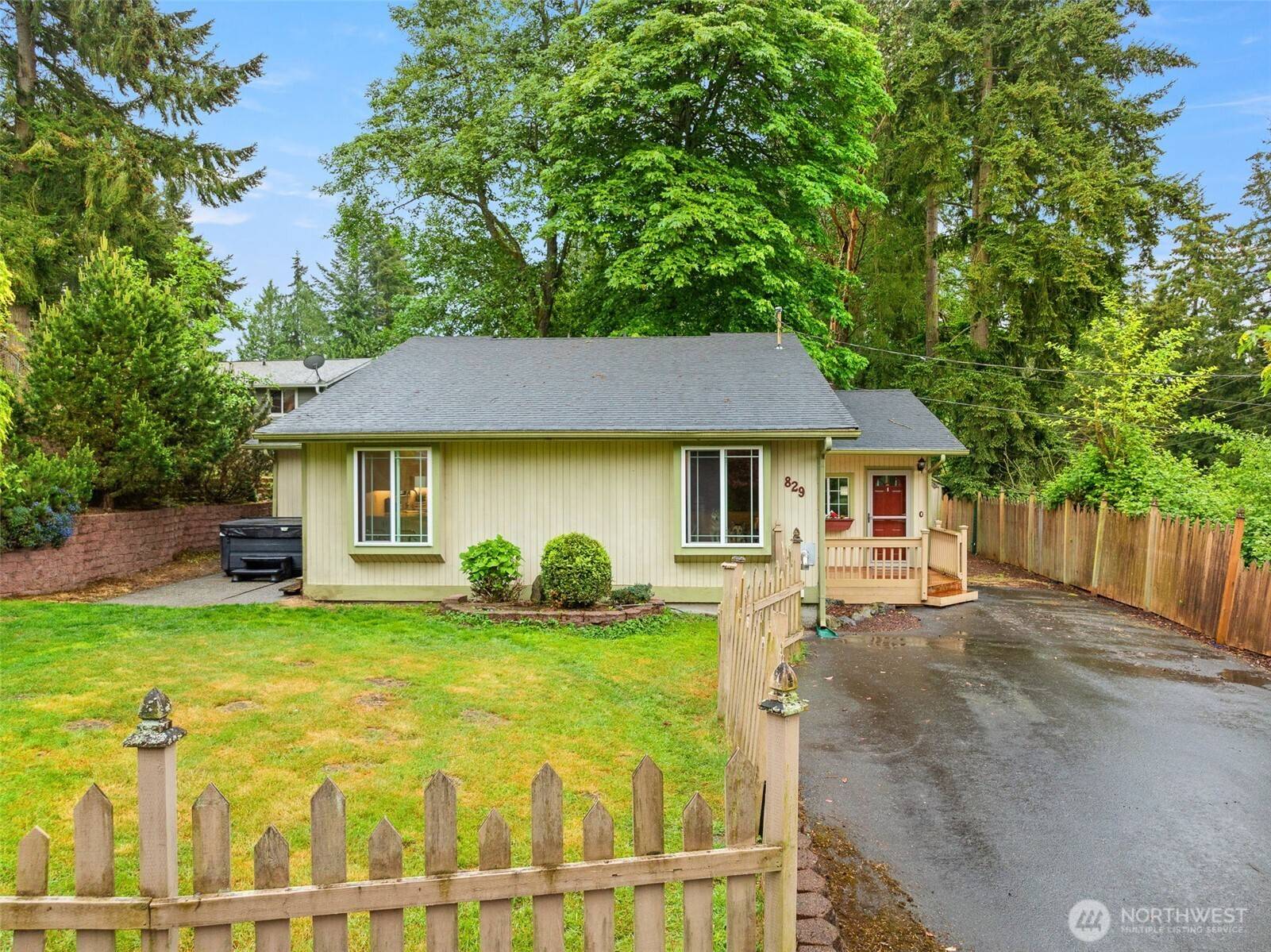 Federal Way, WA 98003,829 S Dash Point Rd