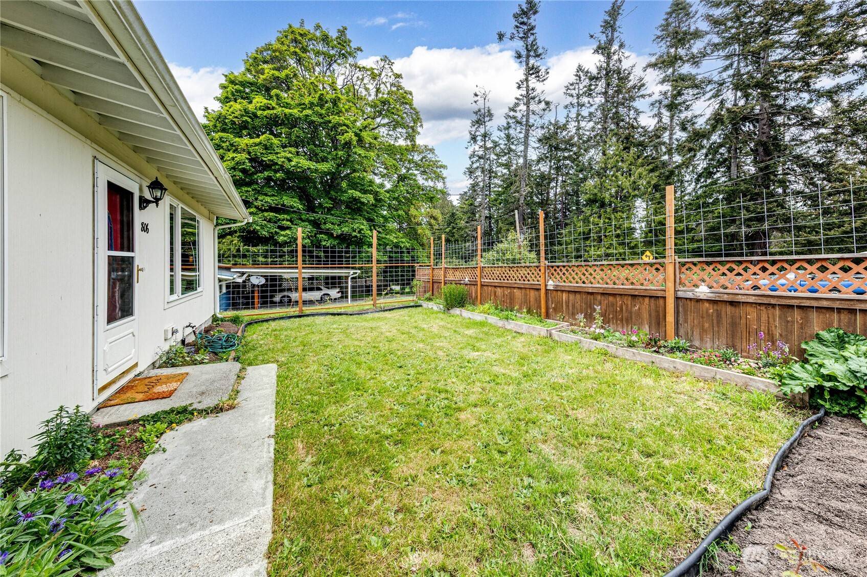 Port Angeles, WA 98362,806 N Larch AVE