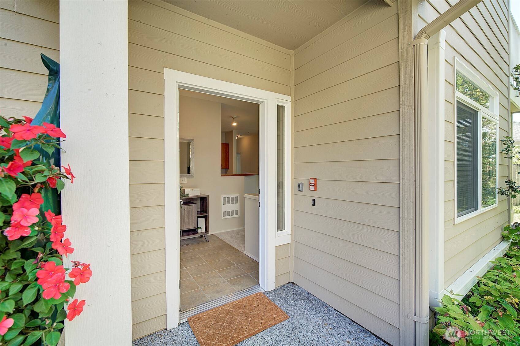 Sammamish, WA 98075,1227 227th LN SE #E2