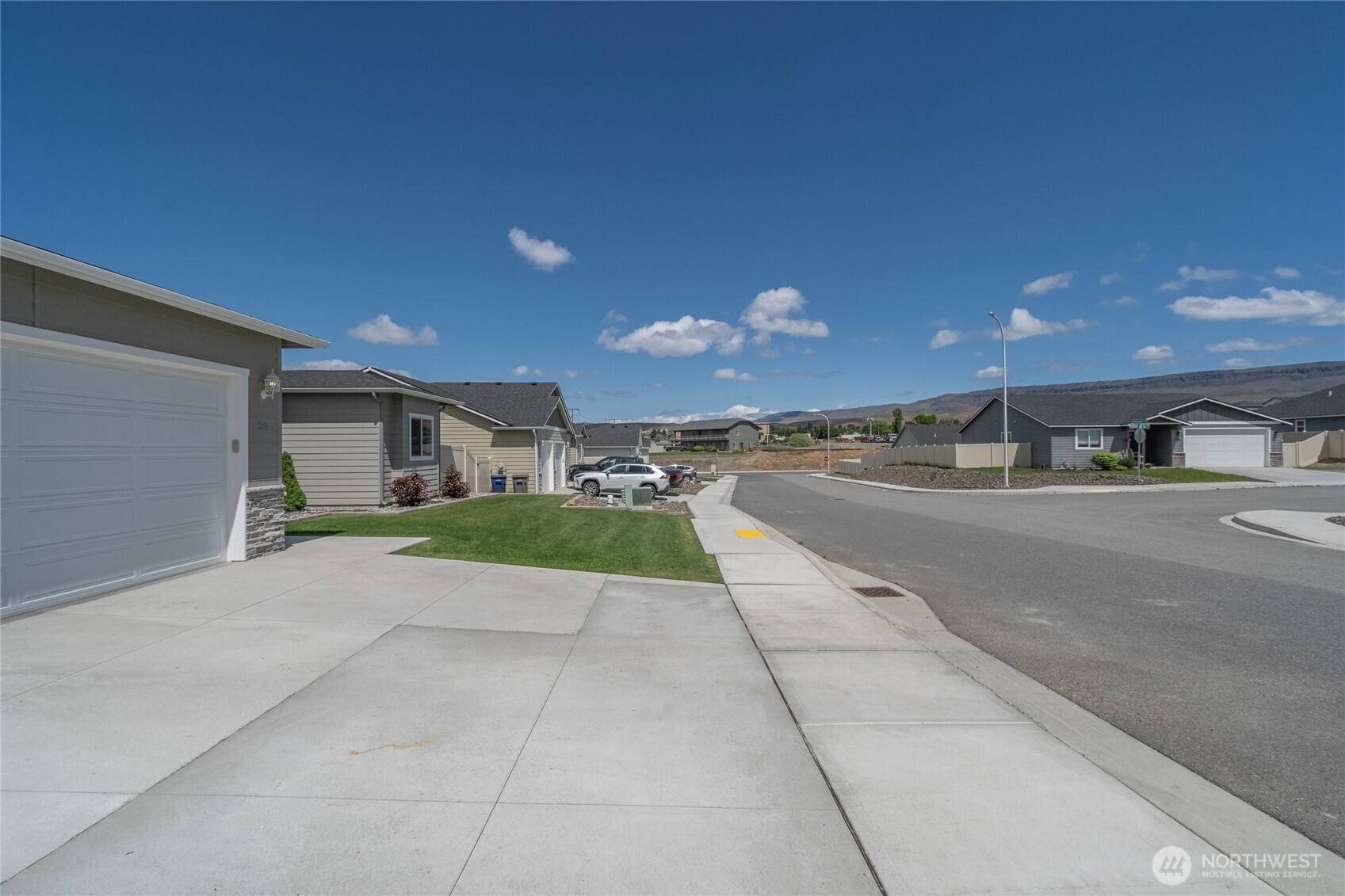 East Wenatchee, WA 98802,28 S Millbrook
